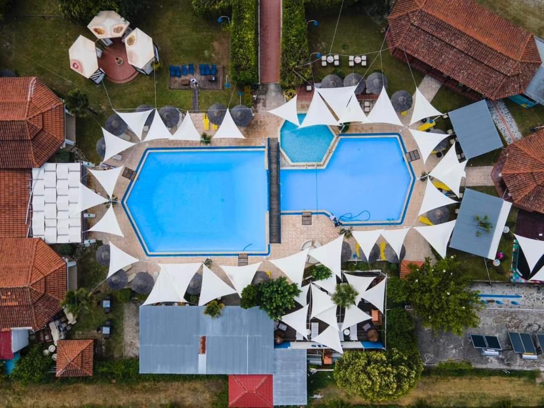 Oasi Otel Káto Loutrákion Dış mekan fotoğraf