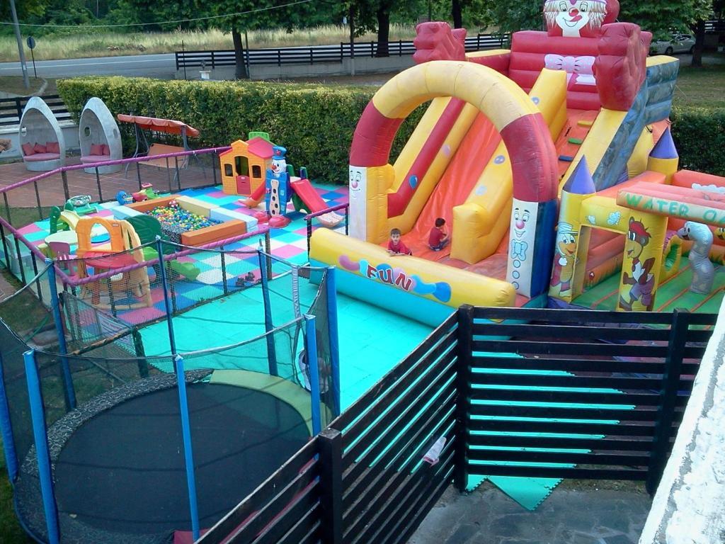 Oasi Otel Káto Loutrákion Dış mekan fotoğraf